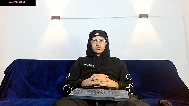 Snapshot of Br4ndxpimm chatting on 10-22-25, 01:22 Br4ndxpimm online show from 10-22-25, 01:22