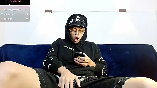 Snapshot of Br4ndxpimm chatting on 10-23-25, 01:43 Br4ndxpimm online show from 10-23-25, 01:43