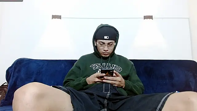 Snapshot of Br4ndxpimm chatting on 10-24-25, 08:05 Br4ndxpimm online show from 10-24-25, 08:05