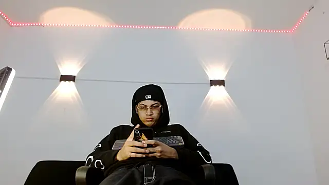 Snapshot of Br4ndxpimm chatting on 10-25-25, 07:52 Br4ndxpimm online show from 10-25-25, 07:52