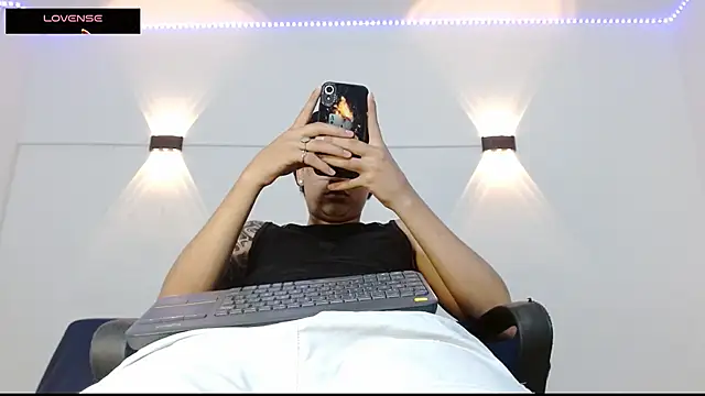 Snapshot of Br4ndxpimm chatting on 10-26-25, 06:58 Br4ndxpimm online show from 10-26-25, 06:58