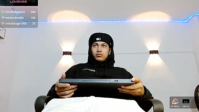 Snapshot of Br4ndxpimm chatting on 11-03-25, 02:29 Br4ndxpimm online show from 11-03-25, 02:29