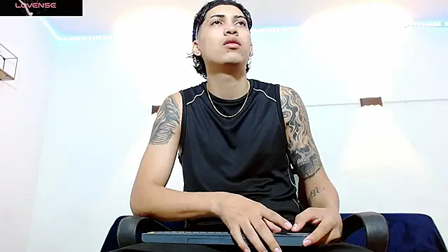 Snapshot of Br4ndxpimm chatting on 11-05-25, 03:56 Br4ndxpimm online show from 11-05-25, 03:56