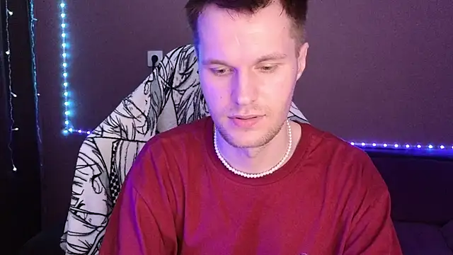 Snapshot of Leonnextdoor chatting on 12-28-24, 03:15 Leonnextdoor online show from 12-28-24, 03:15