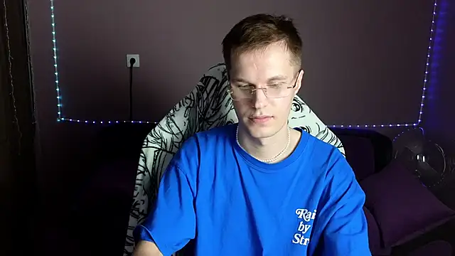 Snapshot of Leonnextdoor chatting on 12-29-24, 07:39 Leonnextdoor online show from 12-29-24, 07:39