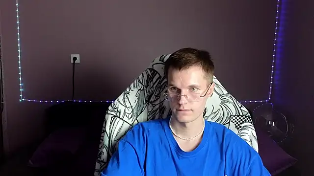 Snapshot of Leonnextdoor chatting on 12-29-24, 10:45 Leonnextdoor online show from 12-29-24, 10:45