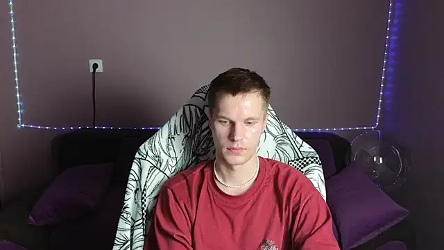 Snapshot of Leonnextdoor chatting on 12-30-24, 12:20 Leonnextdoor online show from 12-30-24, 12:20