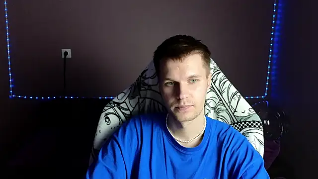 Snapshot of Leonnextdoor chatting on 01-03-25, 11:35 Leonnextdoor online show from 01-03-25, 11:35