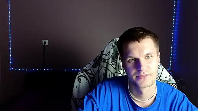 Snapshot of Leonnextdoor chatting on 01-03-25, 02:40 Leonnextdoor online show from 01-03-25, 02:40