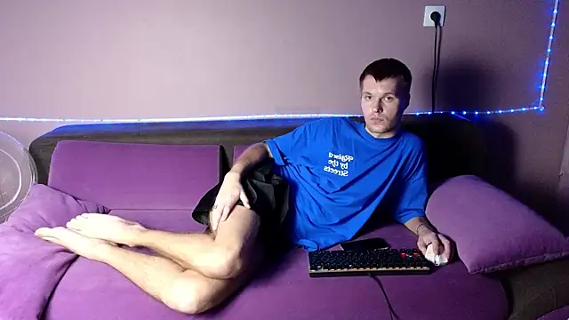 Snapshot of Leonnextdoor chatting on 01-11-25, 09:04 Leonnextdoor online show from 01-11-25, 09:04