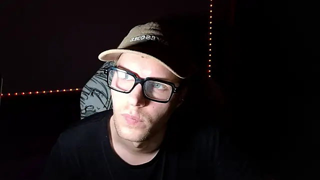 Snapshot of Leonnextdoor chatting on 01-12-25, 12:23 Leonnextdoor online show from 01-12-25, 12:23