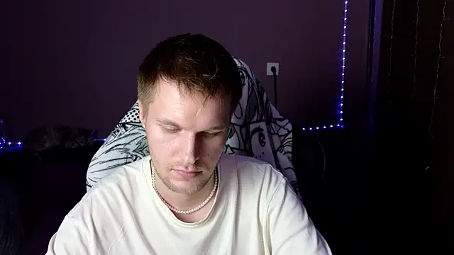 Snapshot of Leonnextdoor chatting on 01-22-25, 11:34 Leonnextdoor online show from 01-22-25, 11:34