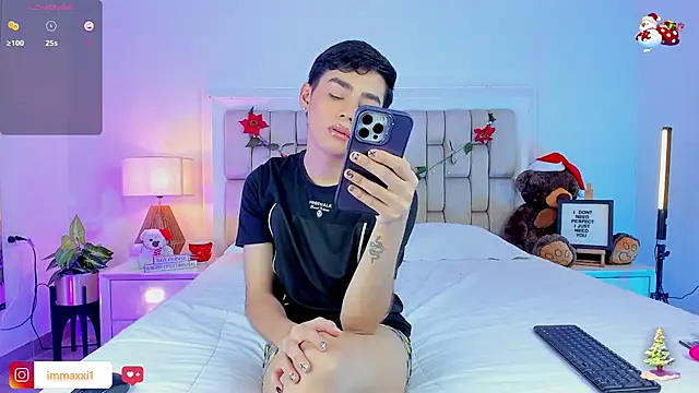 Maxi little online show from 12-22-25, 07:55