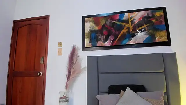 EloiseQuinn online show from 10-15-25, 01:11