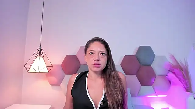 EloiseQuinn online show from 10-27-25, 01:04