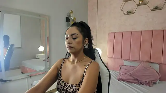 MAGIC AURORAA online show from 03-04-25, 12:22