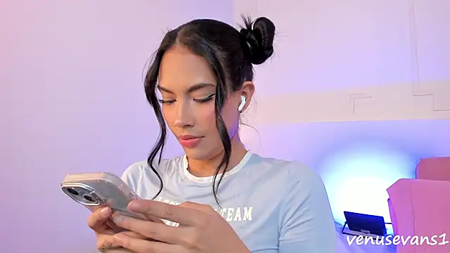 VenusEvans1 online show from 12-05-25, 02:58