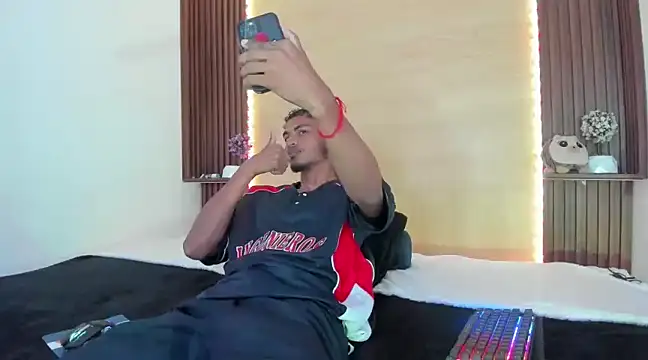 Snapshot of Evans777_ chatting on 01-09-25, 06:04 Evans777 online show from 01-09-25, 06:04