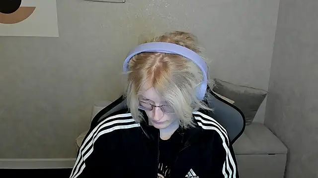 Snapshot of ElizabethHarpper chatting on 09-09-25, 01:05 ElizabethHarpper online show from 09-09-25, 01:05