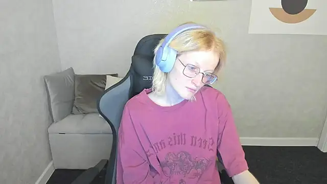 Snapshot of ElizabethHarpper chatting on 09-19-25, 01:07 ElizabethHarpper online show from 09-19-25, 01:07