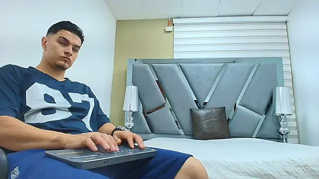 DAVID VICTORIAA online show from 05-09-26, 01:05