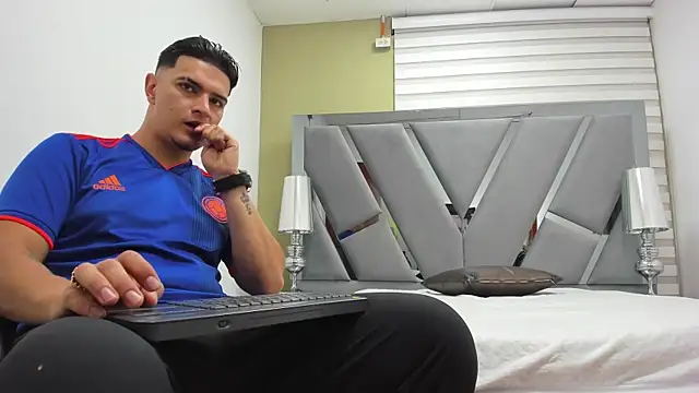DAVID VICTORIAA online show from 06-12-26, 01:10