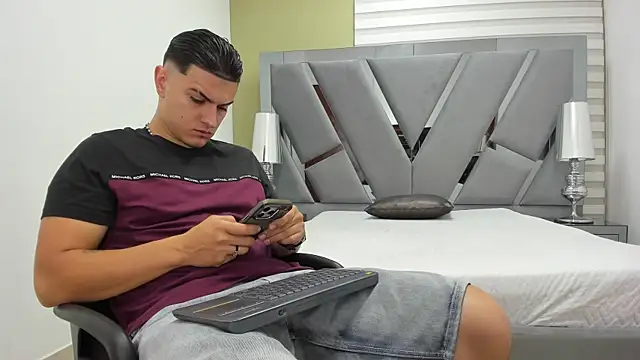 DAVID VICTORIAA online show from 06-19-26, 01:15