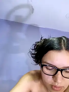 Snapshot of Danni_shy chatting on 01-17-25, 01:15 Danni shy online show from 01-17-25, 01:15