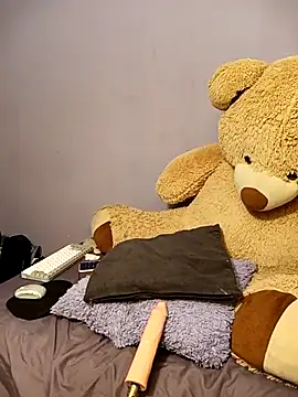 Snapshot of Danni_shy chatting on 03-02-25, 03:48 Danni shy online show from 03-02-25, 03:48