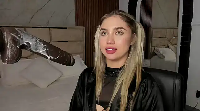 Snapshot of EmiilyHendriixx chatting on 01-11-25, 05:10 EmiilyHendriixx online show from 01-11-25, 05:10