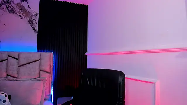 Snapshot of daniiphoeniixx chatting on 10-27-25, 07:18 daniiphoeniixx online show from 10-27-25, 07:18