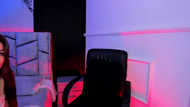 Snapshot of daniiphoeniixx chatting on 10-28-25, 07:27 daniiphoeniixx online show from 10-28-25, 07:27