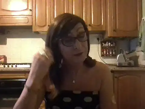 Snapshot of Tiabet chatting on 10-28-25, 09:39 Tiabet online show from 10-28-25, 09:39