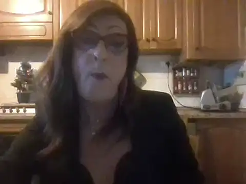 Snapshot of Tiabet chatting on 12-18-25, 08:48 Tiabet online show from 12-18-25, 08:48