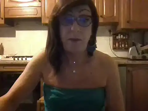 Snapshot of Tiabet chatting on 02-25-26, 01:32 Tiabet online show from 02-25-26, 01:32