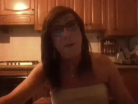 Snapshot of Tiabet chatting on 03-05-26, 09:00 Tiabet online show from 03-05-26, 09:00