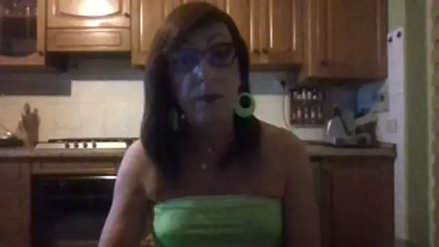 Snapshot of Tiabet chatting on 07-28-26, 08:52 Tiabet online show from 07-28-26, 08:52