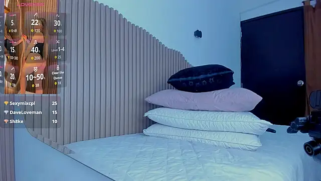 Annie kurt  online show from 11-21-25, 08:51