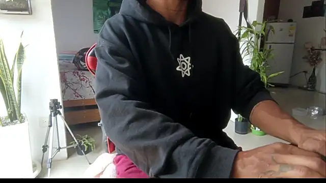 Snapshot of Adam_Valenciia chatting on 05-19-26, 02:45 Adam Valenciia online show from 05-19-26, 02:45
