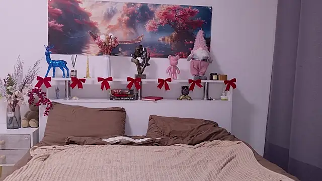 Nellie Medina online show from 12-18-25, 02:23