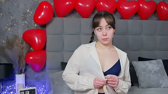 Snapshot of TheEmma chatting on 02-16-25, 02:32 TheEmma online show from 02-16-25, 02:32