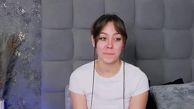 Snapshot of TheEmma chatting on 03-15-25, 04:43 TheEmma online show from 03-15-25, 04:43