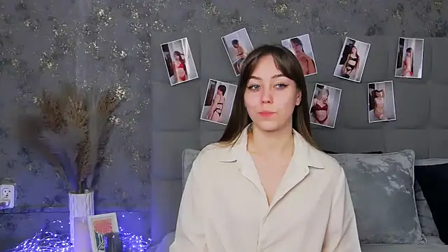 Snapshot of TheEmma chatting on 03-21-25, 04:07 TheEmma online show from 03-21-25, 04:07