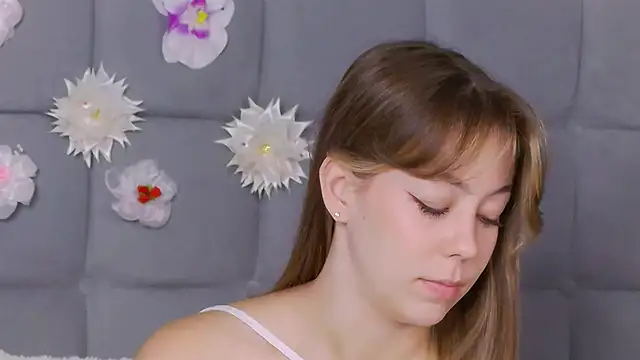 Snapshot of TheEmma chatting on 09-25-25, 06:28 TheEmma online show from 09-25-25, 06:28