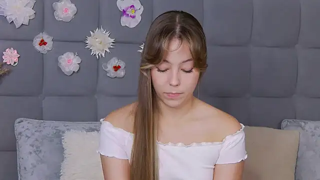 Snapshot of TheEmma chatting on 09-29-25, 06:40 TheEmma online show from 09-29-25, 06:40