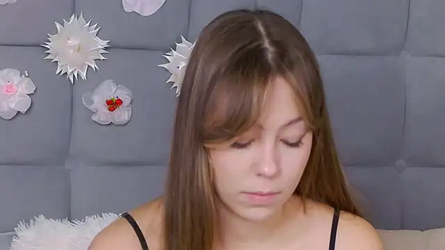 Snapshot of TheEmma chatting on 10-11-25, 06:23 TheEmma online show from 10-11-25, 06:23