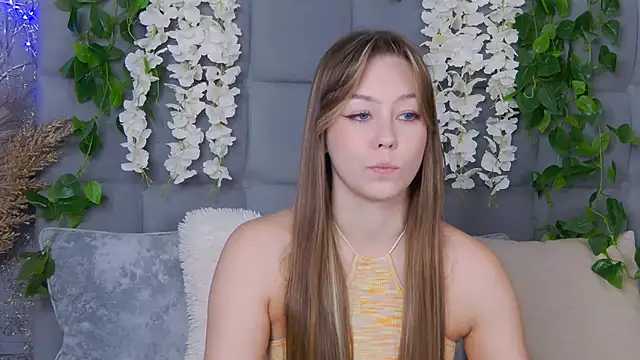 Snapshot of TheEmma chatting on 10-14-25, 10:38 TheEmma online show from 10-14-25, 10:38