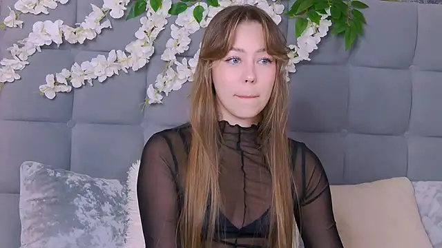 Snapshot of TheEmma chatting on 11-20-25, 08:03 TheEmma online show from 11-20-25, 08:03