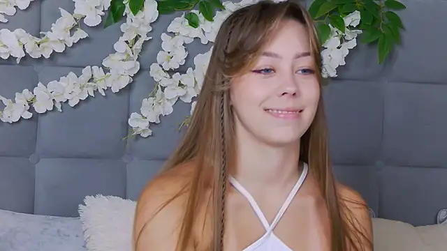 Snapshot of TheEmma chatting on 11-28-25, 08:17 TheEmma online show from 11-28-25, 08:17