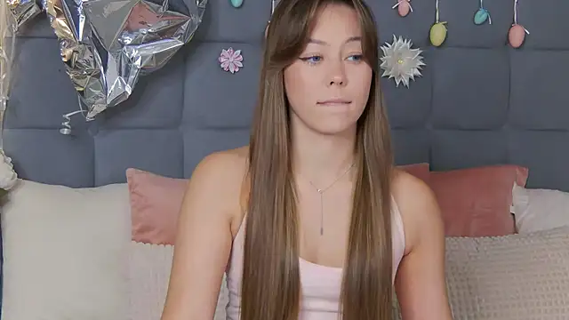 Snapshot of TheEmma chatting on 04-25-26, 02:58 TheEmma online show from 04-25-26, 02:58